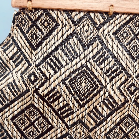 Vintage Straw Bag | Boho Western Woven Clutch | Sculpted Wooden Handles - Picture 6 of 11